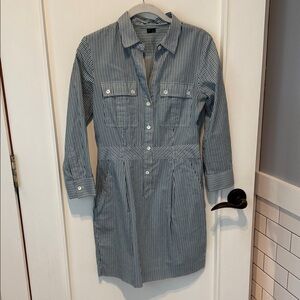 Theory cotton sz 2 dress. Great staple that is casual yet crisp and classy.